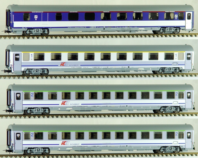 Set of 4 Passenger cars of EuroCity "Polonia" train running between Warsaw and Villach<br /><a href='images/pictures/ACME/55062.jpg' target='_blank'>Full size image</a>